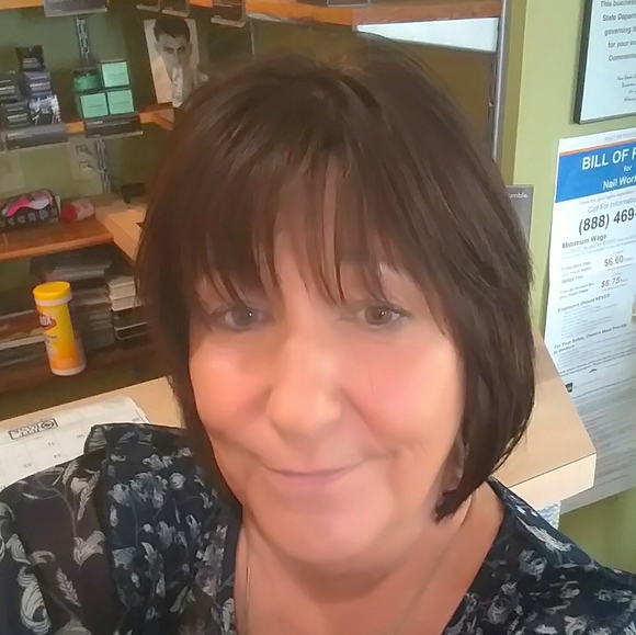 Meet your Posher, Ellen - Picture 3 of 6